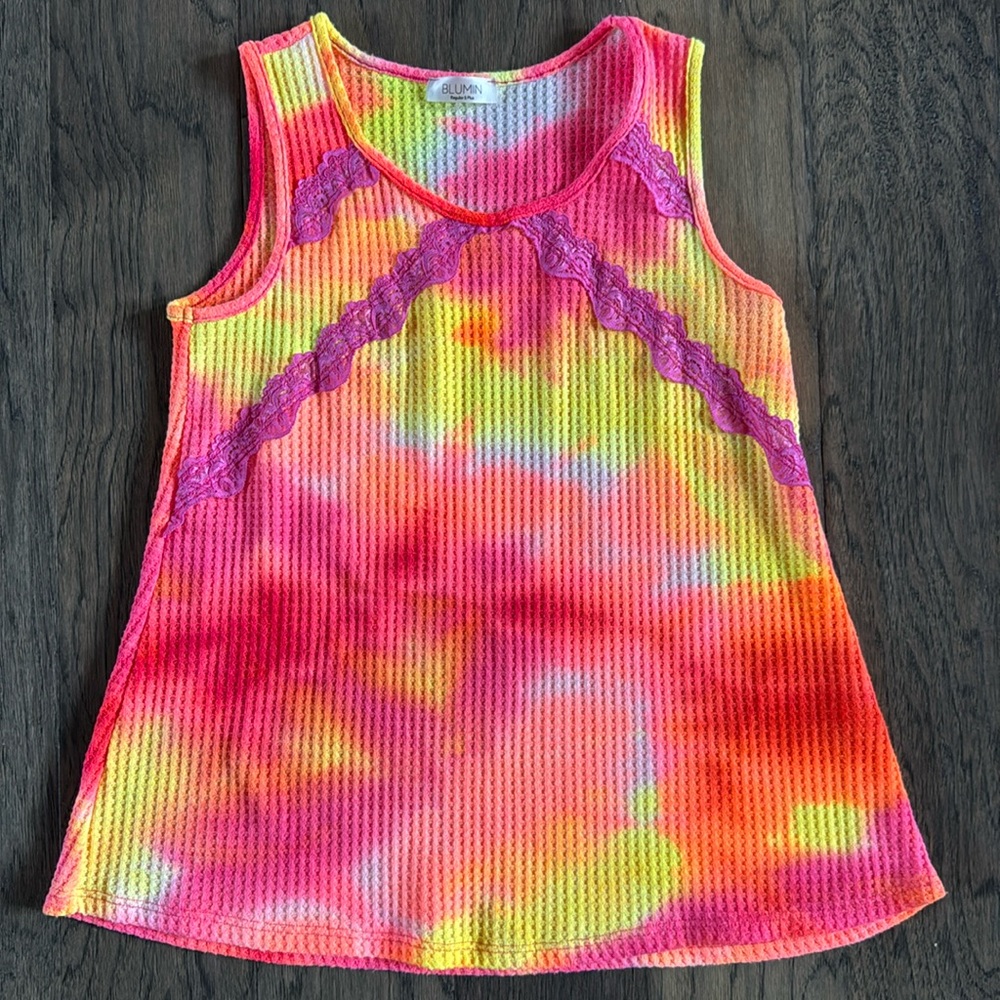 Emma Lou’s Boutique Bright neon tank